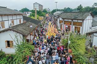 状态低迷！孙兴慜疑似受伤被提前换下！全场仅1射门0过人！